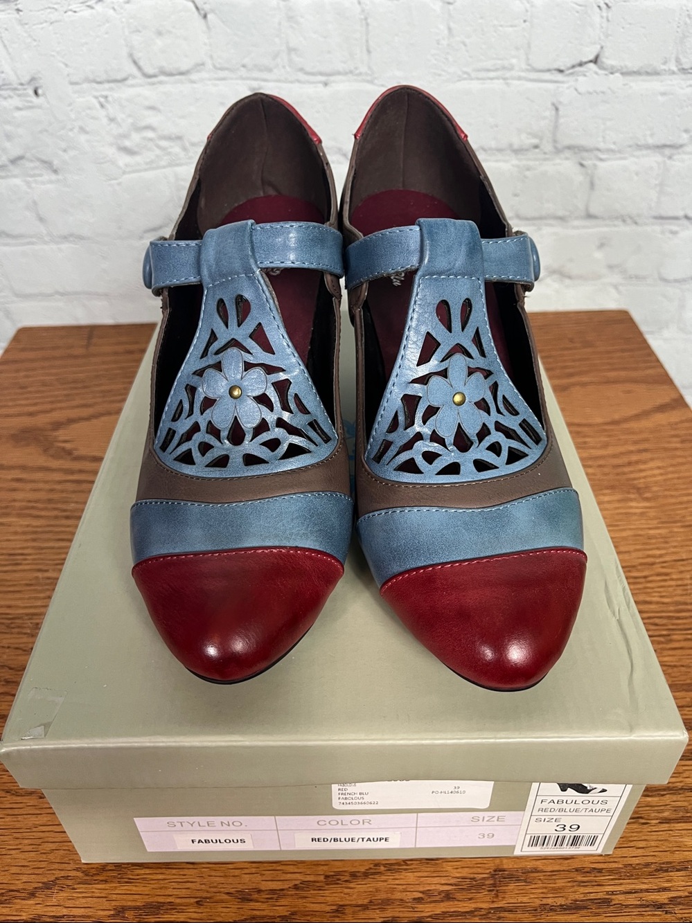 French Blu “Fabulous” Heels in Red/Blue/Taupe size 39 euro or 8 us NIB